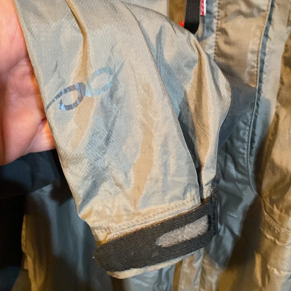 Marmot Hooded Windbreaker Men’s XL, gray Zipped Pockets Armpit Vents